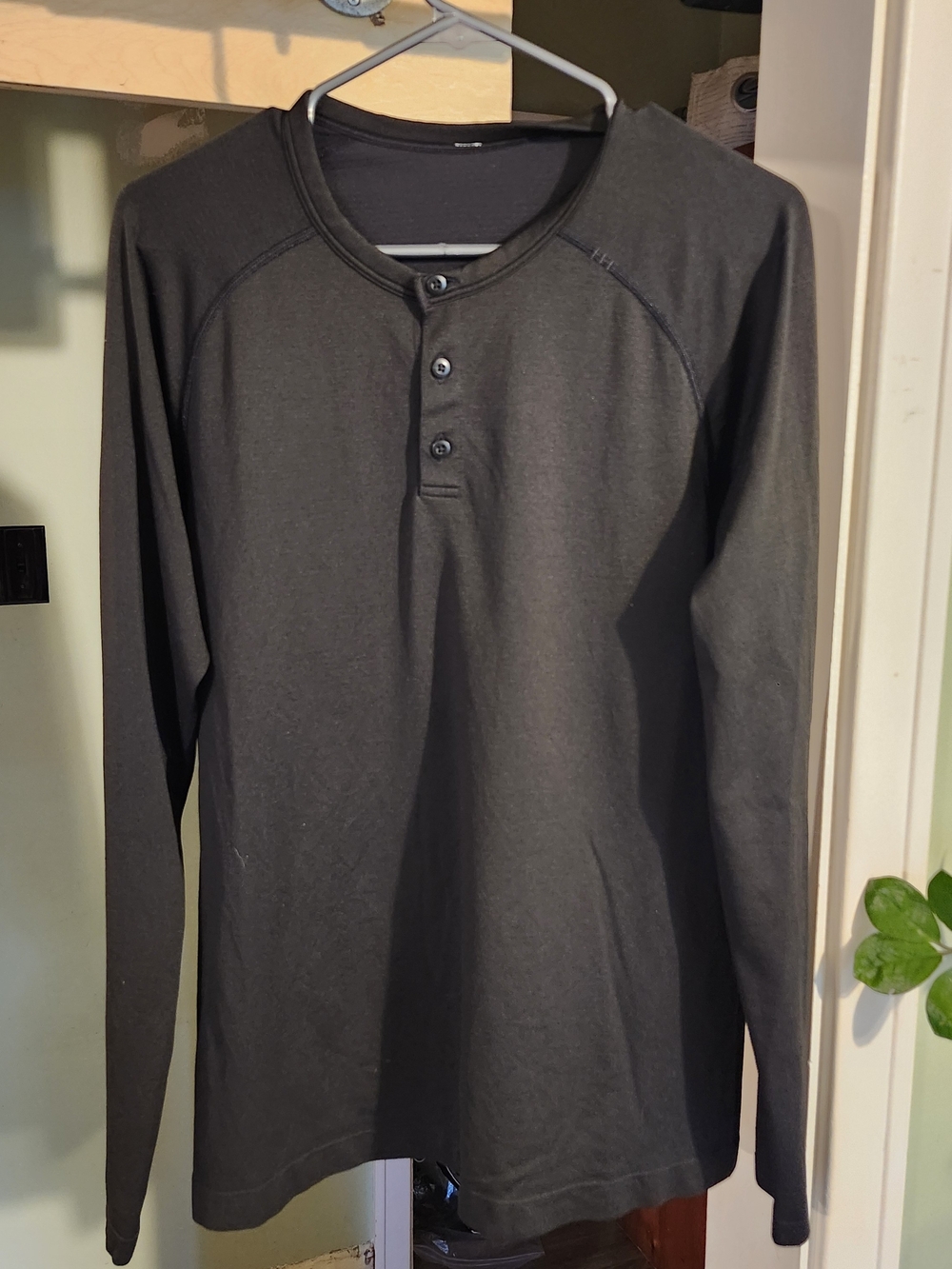 lululemon athletica Men's Black Long-Sleeve Henley